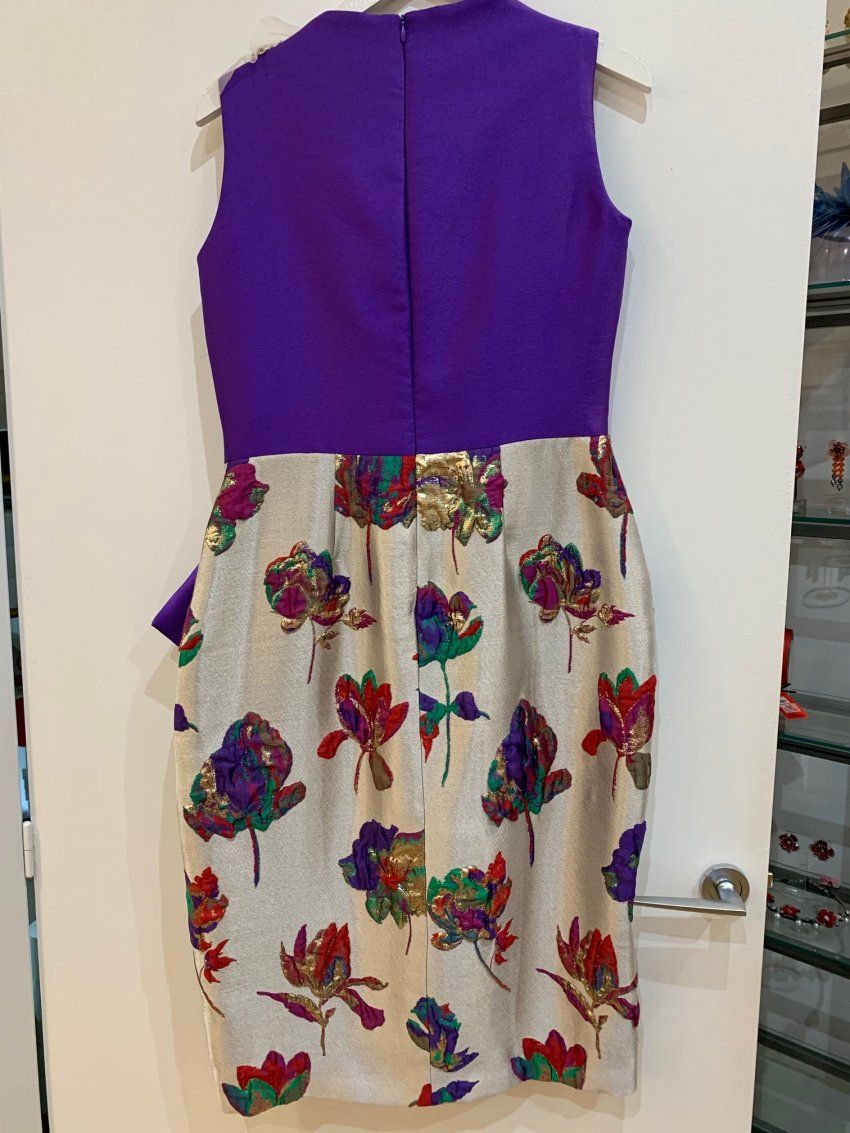 VESTIDO COMBINADO PARTE DE ARRIBA COLOR MORADO Y FALDA PLATA ESTAMPADA FLORES DE NURIBEL