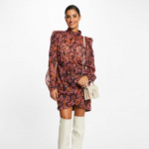 Vestido de gasa con estampado combinado en tonos morados y naranjas, falda cruzada y blusa con hombreras, de Morgan de Toi