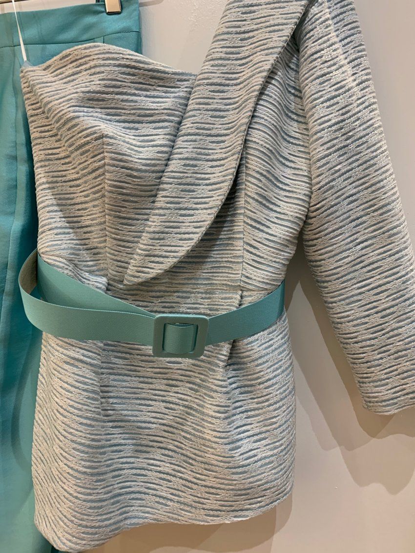 CONJUNTO DE PANTALÓN Y TOP ASIMÉTRICO EN COLOR TURQUESA DE NURIBEL