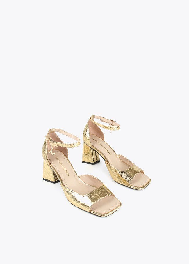 sandalia escotada oro tacon ancho lola5