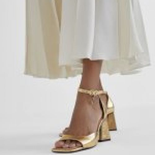 sandalia escotada oro tacon ancho lola2