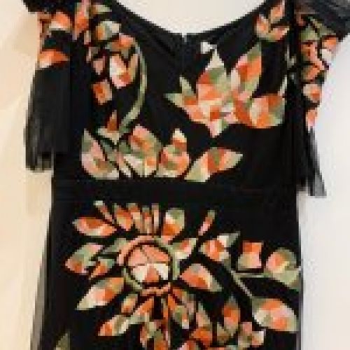 VESTIDO LARGO NEGRO DE TUL BORDADO ESTILO MANTÓN DE CRAZY LONDON