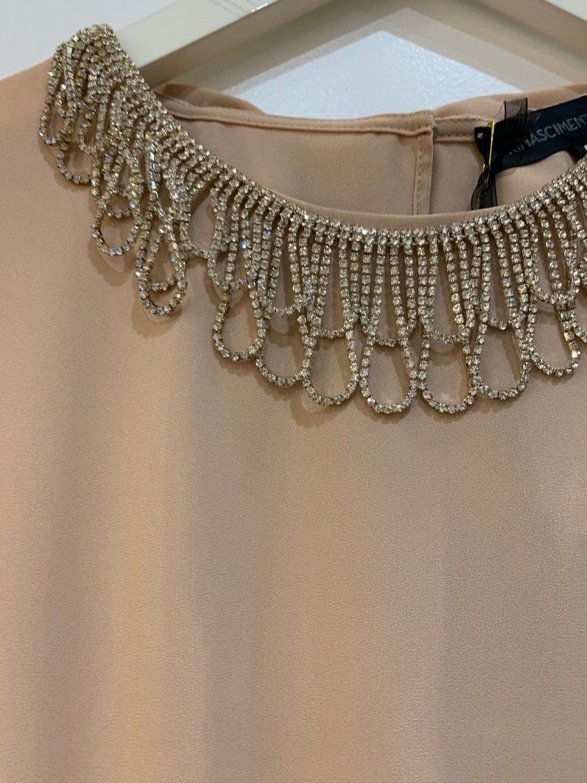 BLUSA DE GASA CORTA CON LAZADA EN LA ESPALDA