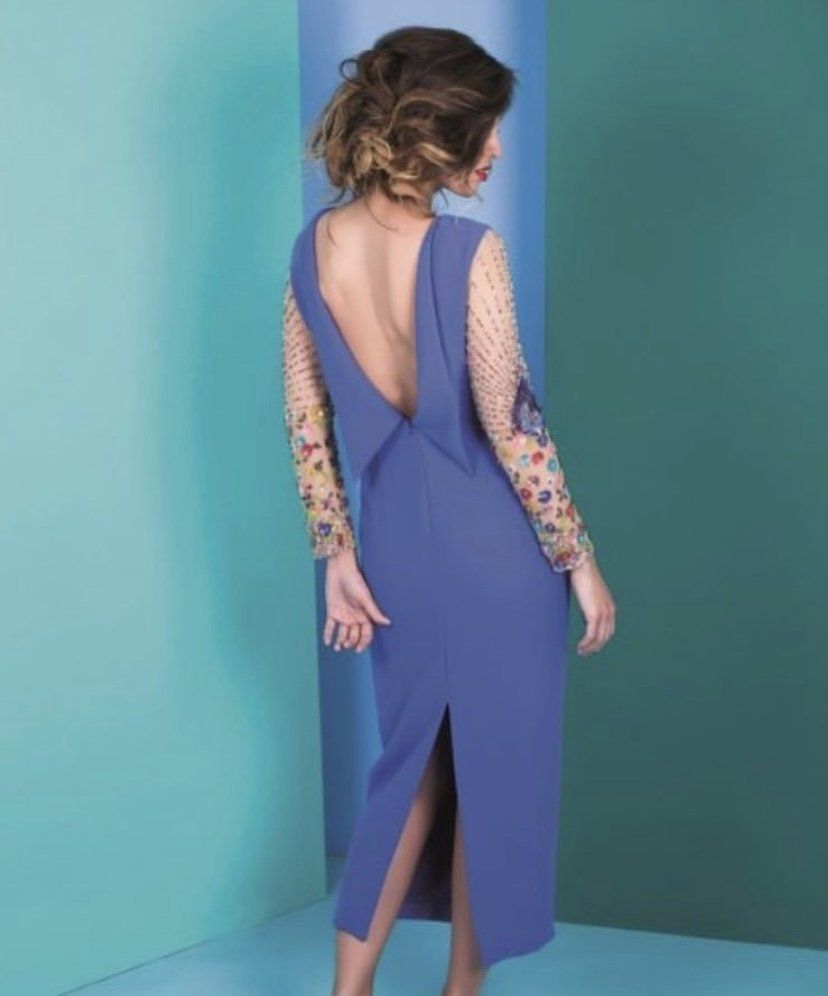 Vestido con escote 2025 atras