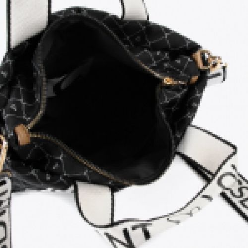 Bolso negro con micro logo a contraste, asas y correa en color crudo con logo, de Lola Casademunt