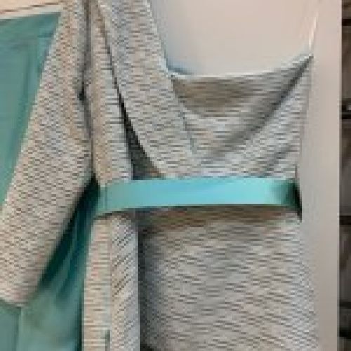 CONJUNTO DE PANTALÓN Y TOP ASIMÉTRICO EN COLOR TURQUESA DE NURIBEL