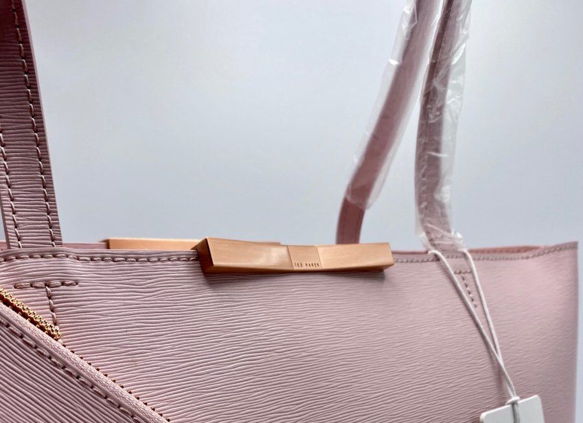 BOLSO DE PIEL GRANDE TED BAKER ROSA CLARO CON NECESER