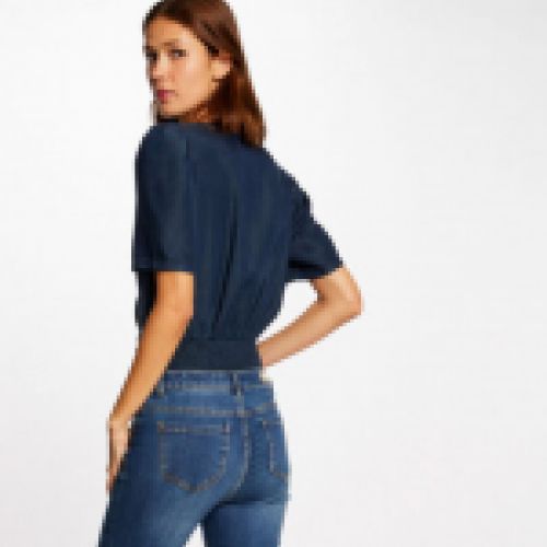 Blusa corta con frunce en cintura, de tejido vaquero en color índigo, de Morgan de Toi