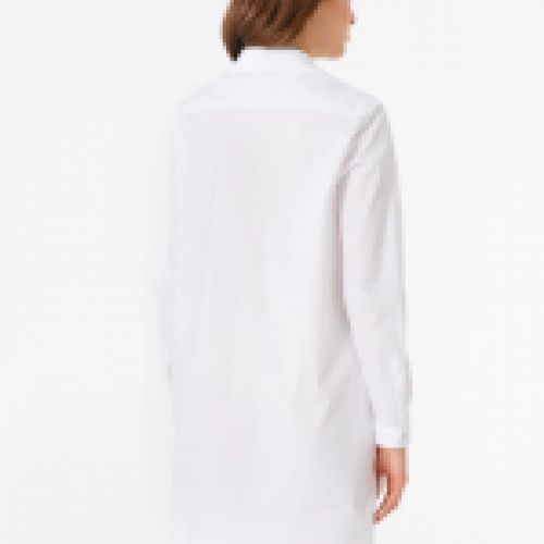 Vestido camisero de algodón en color blanco con detalle bolsillos de estilo cargo, de Rinascimento