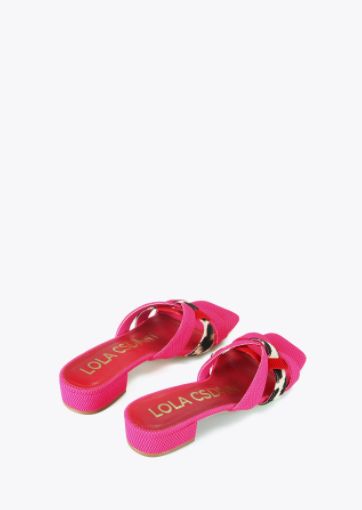 Sandalia con tacón cuadrado bajo combinada en fucsia, rojo y animal print de Lola Casademunt