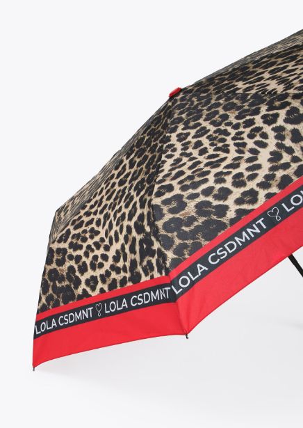 Paraguas con estampado animal print combinado con rojo, de Lola Casademunt