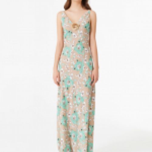 Vestido de gasa largo con estampado floral en tonos tierra y aloe, escote pico con broche flor, de Rinascimento