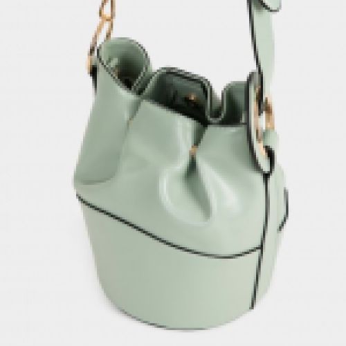Bolso de polipiel en color verde manzana de Morgan de Toi