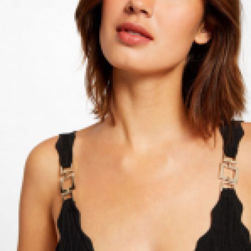 Vestido de punto en color negro con tirante fino y falda vuelo de Morgan de Toi