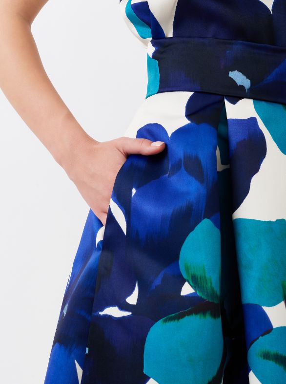 Falda con largo midi estampada con motivo floral en tonos azules y verdes de Rinascimento