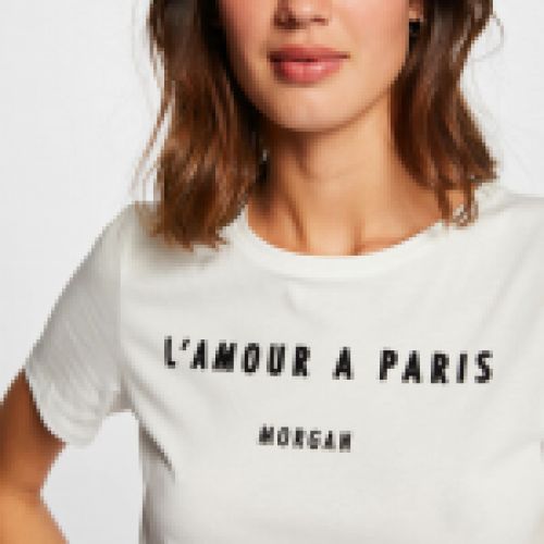 Camiseta de manga corta en algodón de color blanco, con mensaje Paris en terciopelo negro de Morgan de Toi