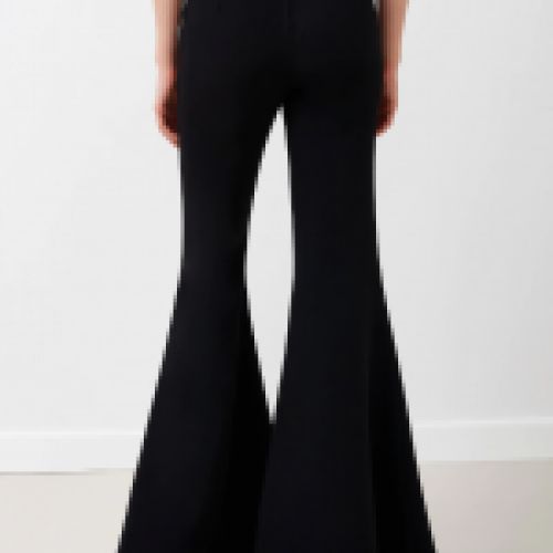 Pantalón negro de talle alto con maxi campana, de Rinascimento