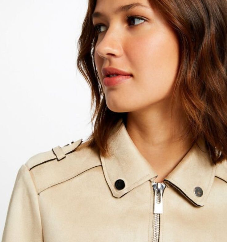 Cazadora perfecto en color beige, en ante sintético, de Morgan de Toi