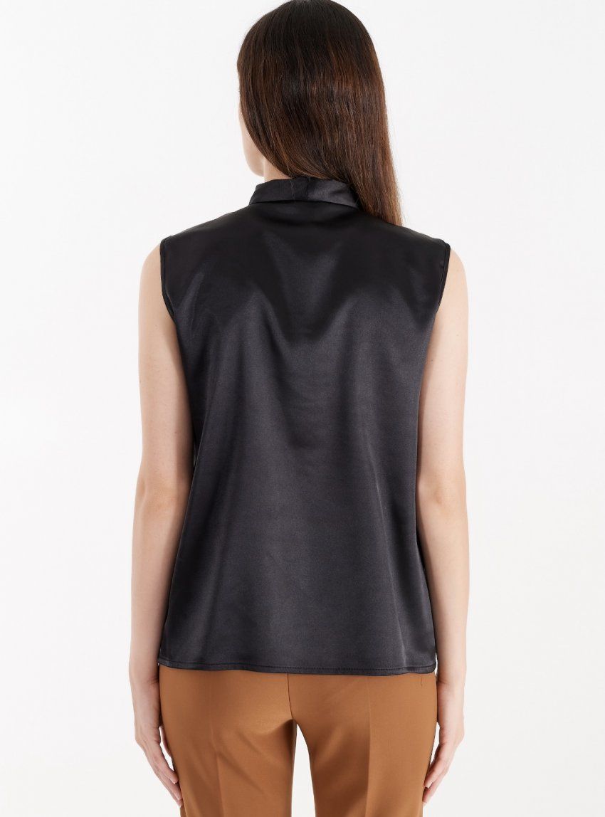 BLUSA SEDOSA EN COLOR NEGRO CON LAZADA DE RINASCIMENTO
