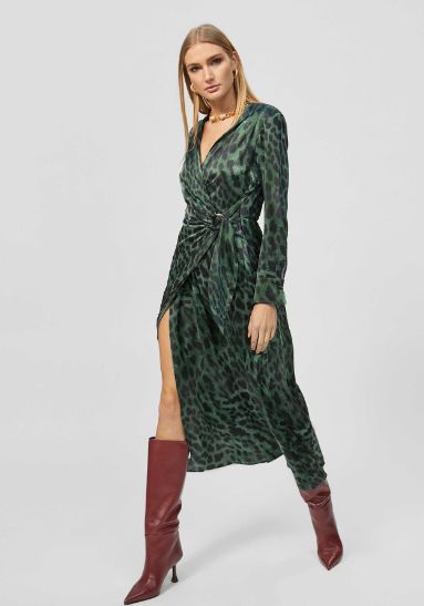 Vestido cruzado con estampado animal print en color verde, de Lola Casademunt