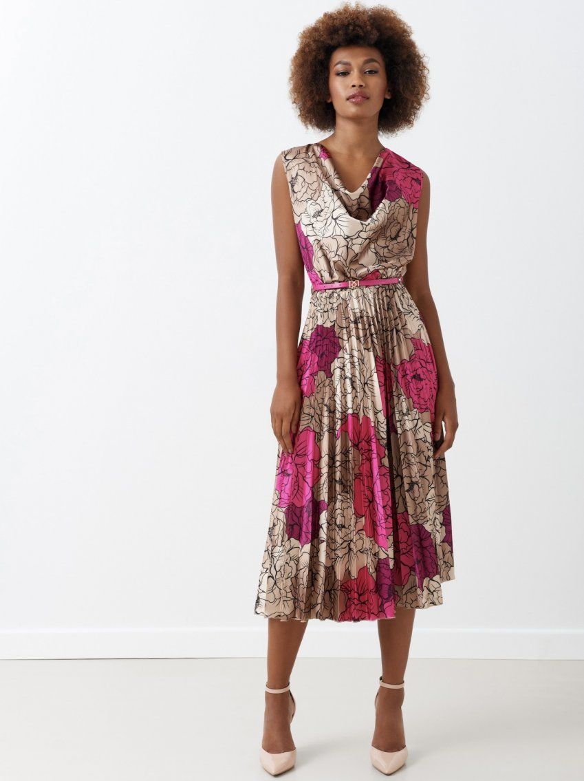 Vestido satinado estampado floral en tonos beige con detalles en fucsia y cinturón en fucsia de Rinascimento