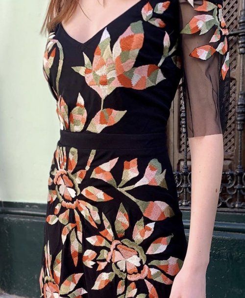 VESTIDO LARGO NEGRO DE TUL BORDADO ESTILO MANTÓN DE CRAZY LONDON