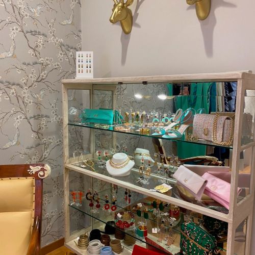 Vitrina con accesorios