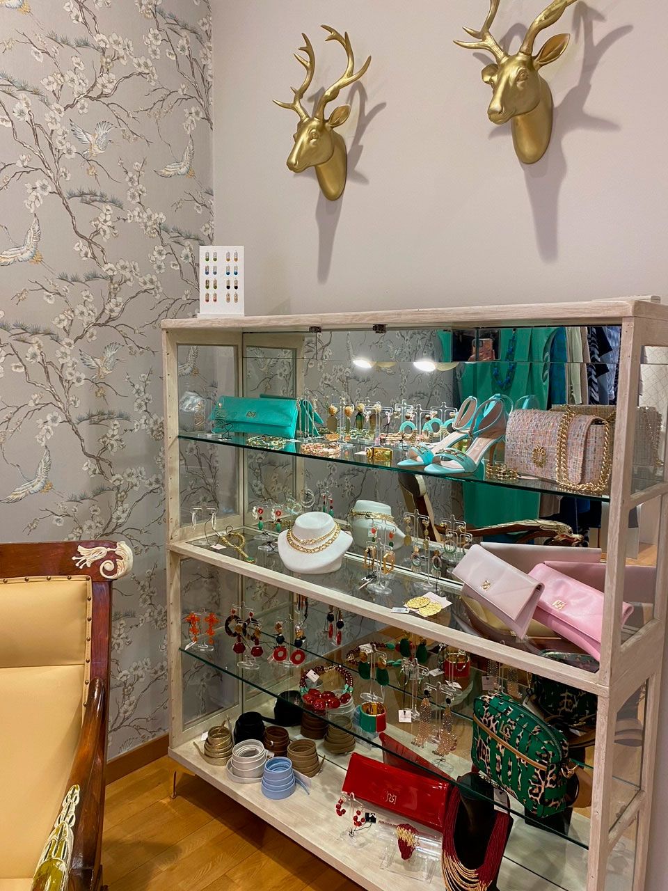 Vitrina con accesorios